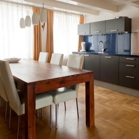 Hendrick De Keyser Apartment